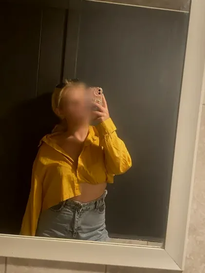 Ayse, 23
