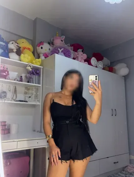 Lena, 27