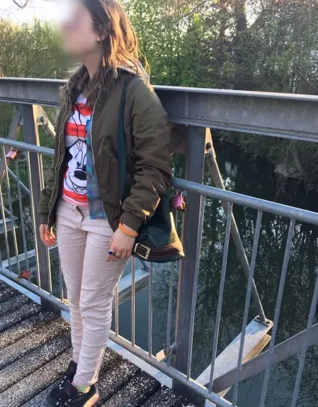 Manuela, 24