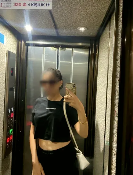 Neele, 33